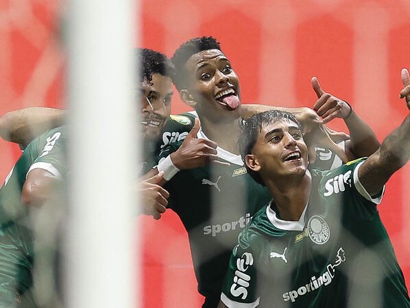 Palmeiras segue vivo no Paulistão com vitória sobre o Botafogo-SP