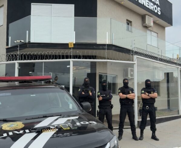 Polícia Civil faz operação em Mineiros e cumpre man