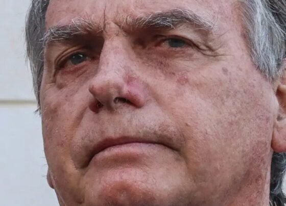 Bolsonaro chega em Goiás para receber título de Cidadão Aparecidense Ex-presidente deverá visitar ainda um frigorífico