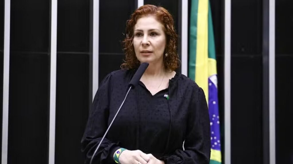 Ministério da Justiça diz que Zambelli será 'submetida ao processo de extradição'
