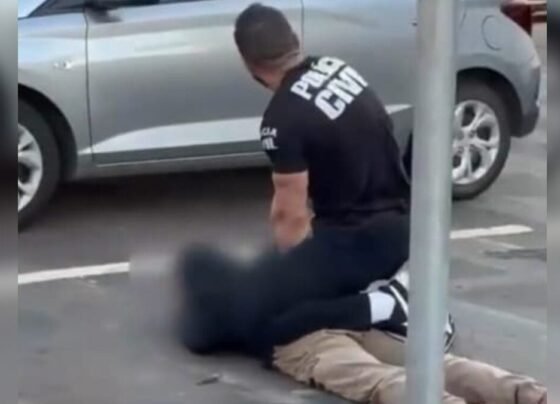 Mulher trans é presa após tentar matar morador de rua na porta da delegacia de Anápolis