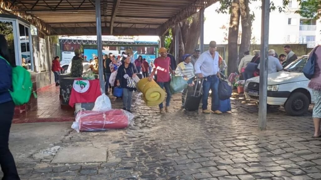 Superintendente do Incra se reúne com MST para discutir assentamento de famílias em Goiás