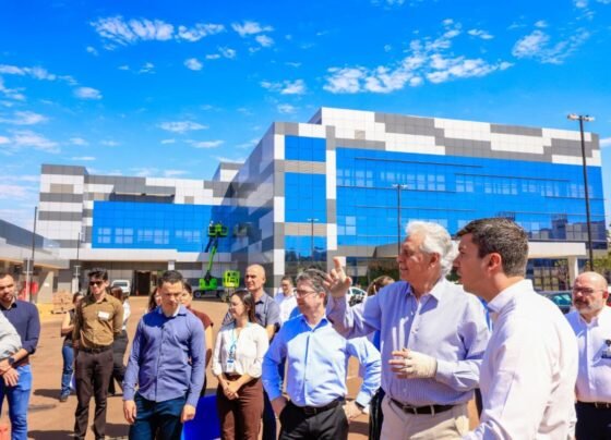 Caiado vistoria obras e confirma inauguração do Cora no dia 25