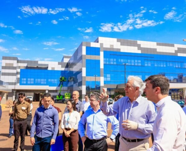 Caiado vistoria obras e confirma inauguração do Cora no dia 25