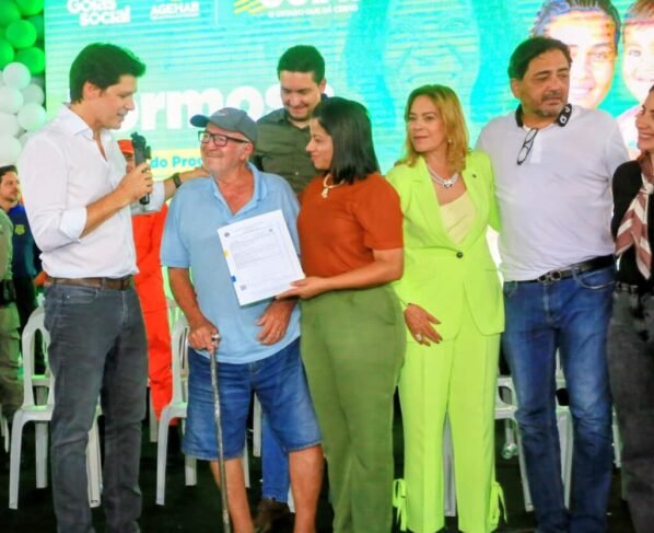 Daniel Vilela amplia atendimento habitacional em Formosa com entrega de 767 novos benefícios