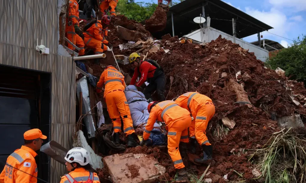 Chega a 46 o número de mortos nas chuvas na Zona da Mata Mineira (foto: Agência Brasil)