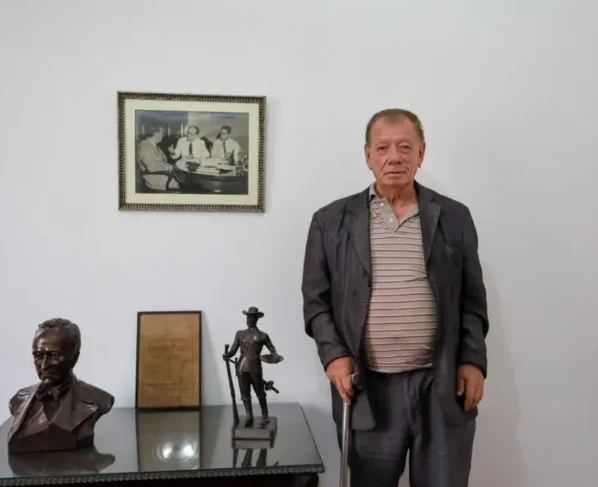 Luiz Carlos Teixeira Bahia, guia do Museu Pedro Ludovico e neto do fundador de Goiânia - (Foto: Thiago Silva/ Secult Goiás)