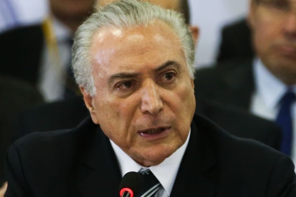 Temer cita escola de samba que o retratou como vampiro, fala em bajulação na Sapucaí e alfineta Lula